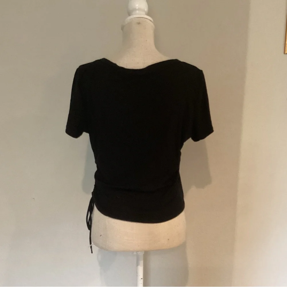 Every June Ribbed Ruched Crop Top - Picture 2 of 6